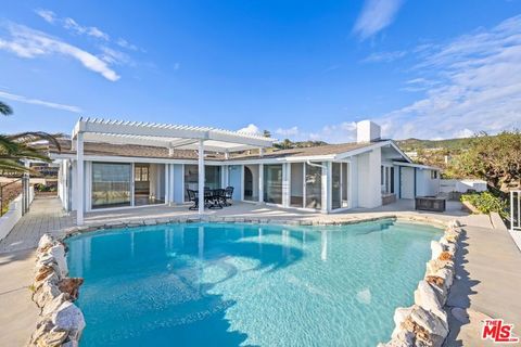 Photo of 918 Glenhaven Drive, Pacific Palisades, CA 90272 (MLS # 25621667)