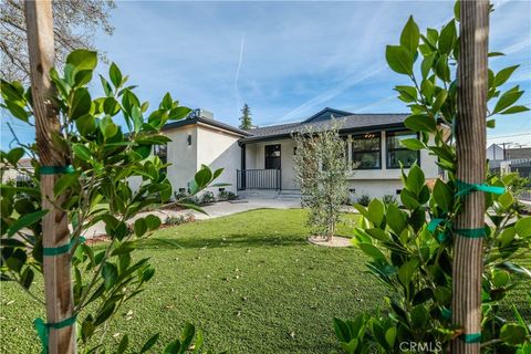 18848 Collins Street Tarzana CA 91356
