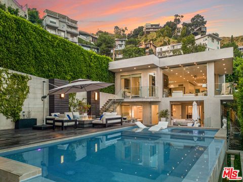 Photo of 1717 Sunset Plaza, Los Angeles, CA 90069 (MLS # 25612147)