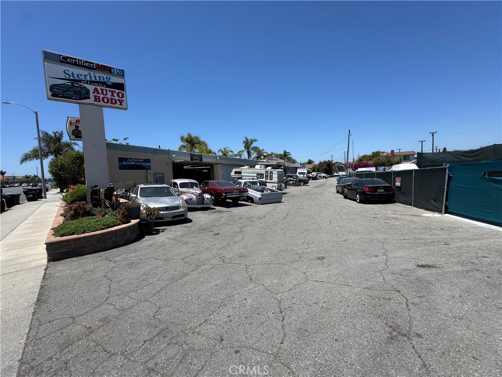2075 Lomita Boulevard