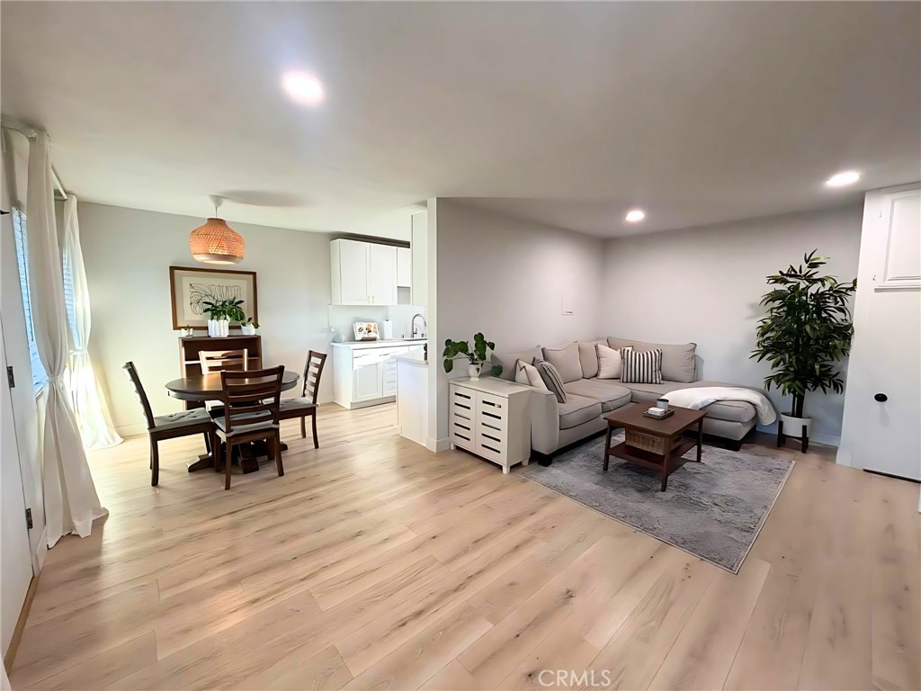 555 S La Veta Park 234