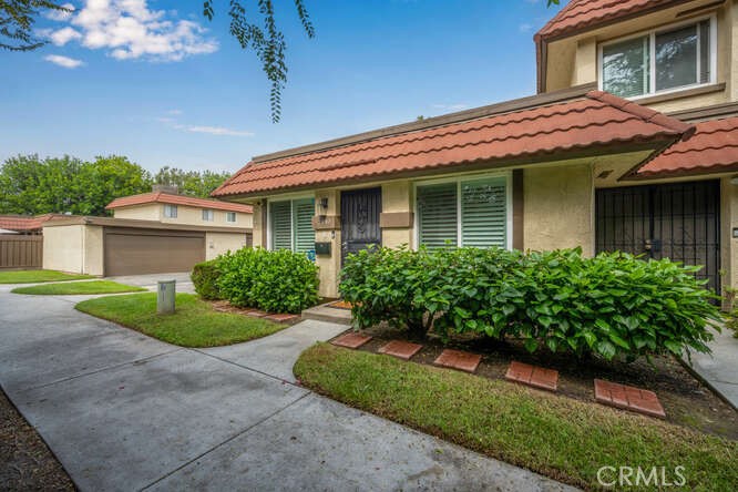 2697 W Parkside Lane