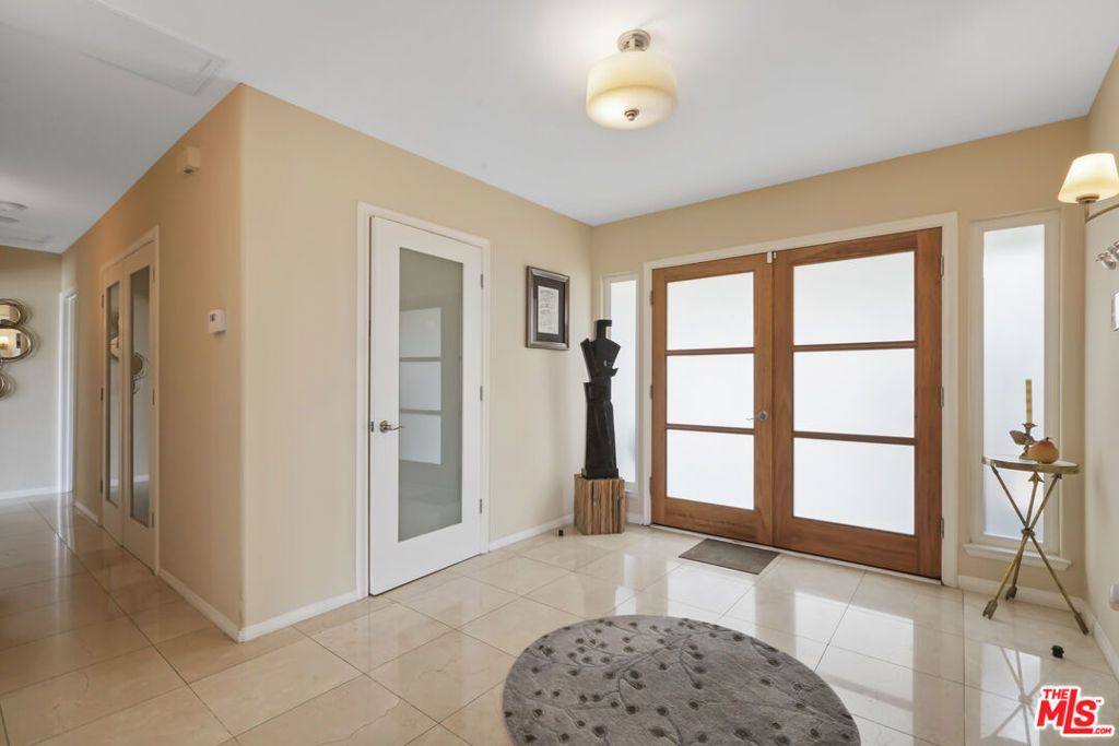 Photo of 16906 Enchanted Place, Pacific Palisades, CA 90272 (MLS # 25597751)