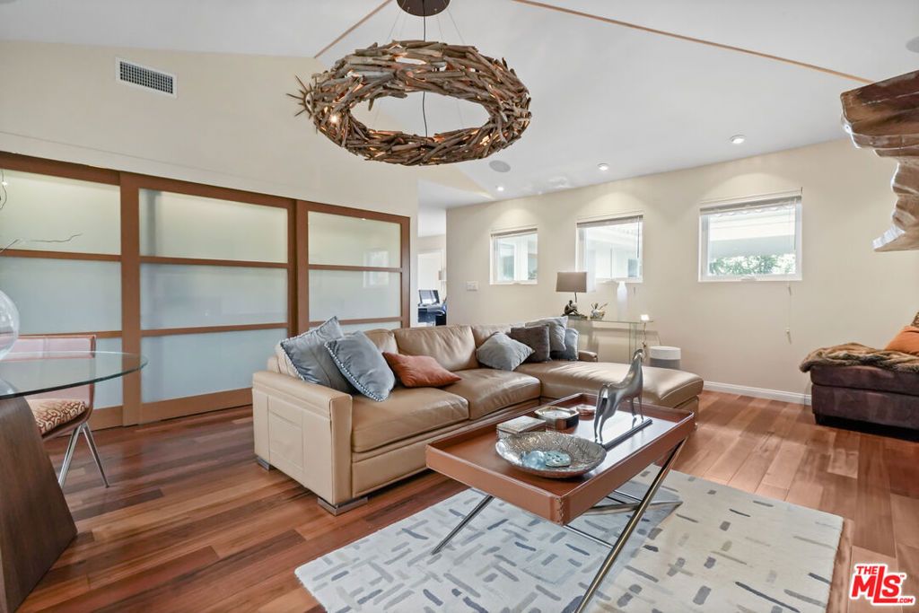 Photo of 16906 Enchanted Place, Pacific Palisades, CA 90272 (MLS # 25597751)