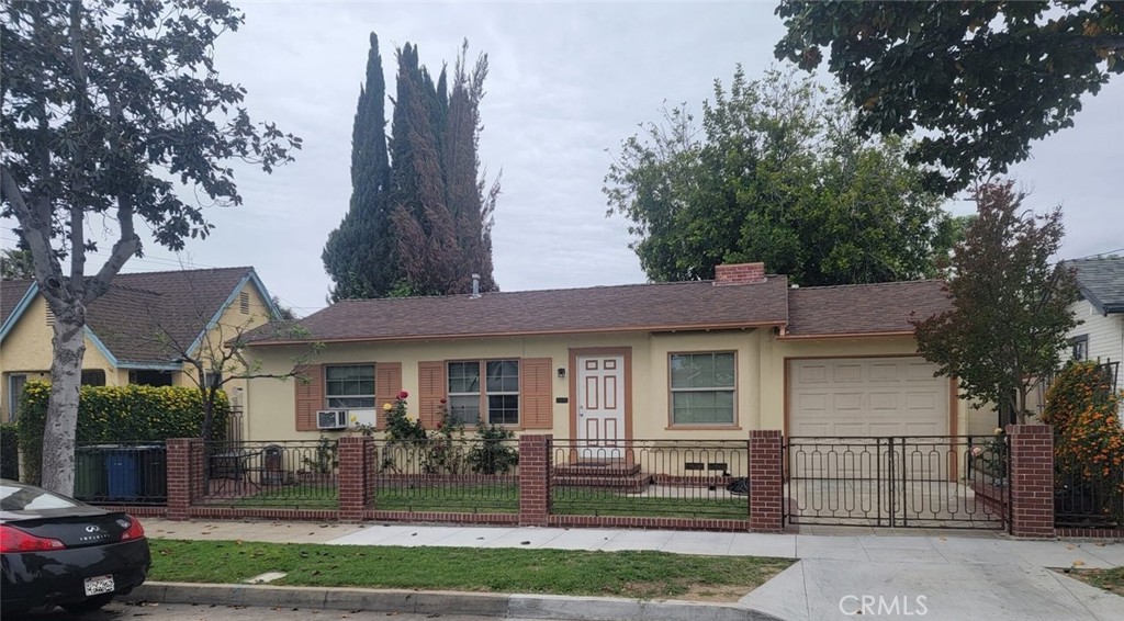 Ideal Home for Small Family or Rental Property, Good Location in City. Open Floor Plan between Living Room, Dining Area and Kitchen Appears More Spacious. Relax in Rear Patio Or Front Gardens with 4'-8' High Perimeter Fence & Gates Good For Privacy and Pets. Tankless Water Heater, 12/3 EMT, Cable and Ethernet Wired Rooms. Nice Curb Appeal Has Many Surprising Possibilities.