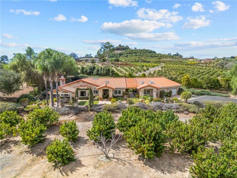 Photo of 349 Puerta De Lomas, Fallbrook, CA 92028 (MLS # SW26218012)