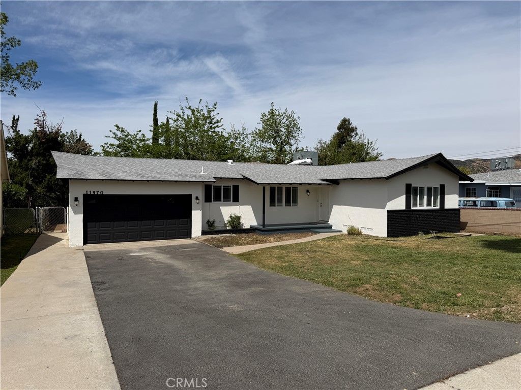Photo of 11970 2nd St, Yucaipa, CA 92399 (MLS # IV26080761)
