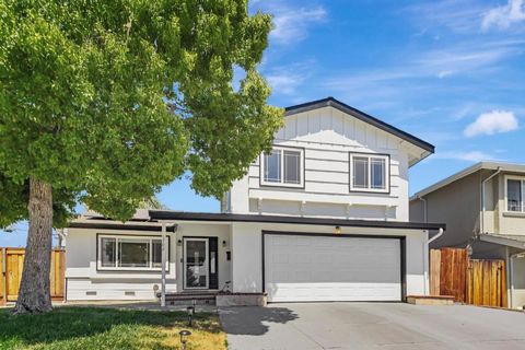 Photo of 1702 Mount Rushmore Drive, San Jose, CA 95127 (MLS # ML82024285)