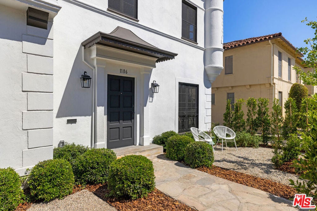 1106 S Cochran Avenue, Los Angeles CA 90019