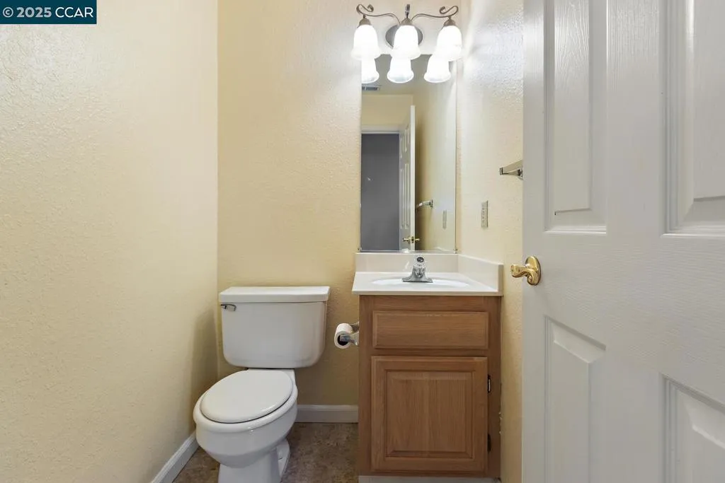 Martinez, California 94553, United States, 2 Bedrooms Bedrooms, ,3 BathroomsBathrooms,Residential,Active,162987