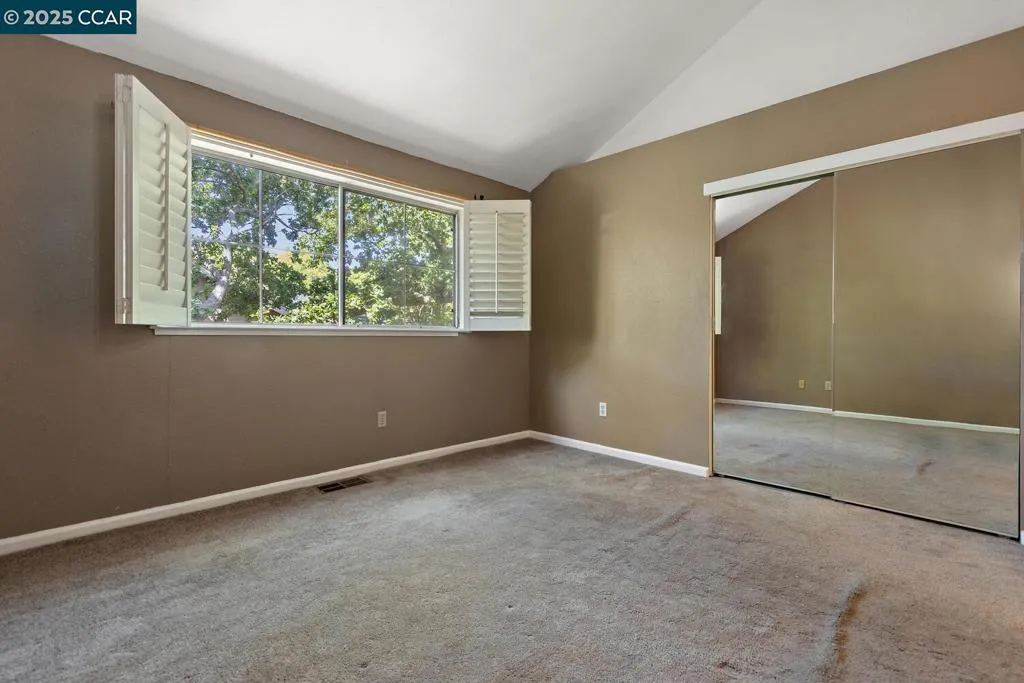 Martinez, California 94553, United States, 2 Bedrooms Bedrooms, ,3 BathroomsBathrooms,Residential,Active,162987