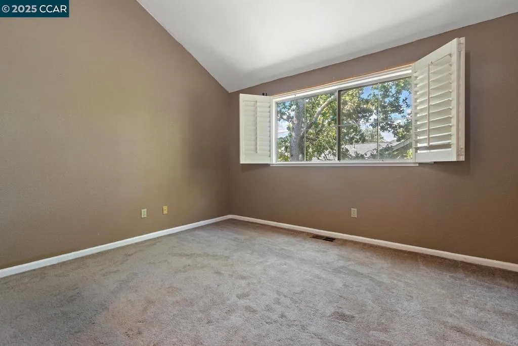 Martinez, California 94553, United States, 2 Bedrooms Bedrooms, ,3 BathroomsBathrooms,Residential,Active,162987