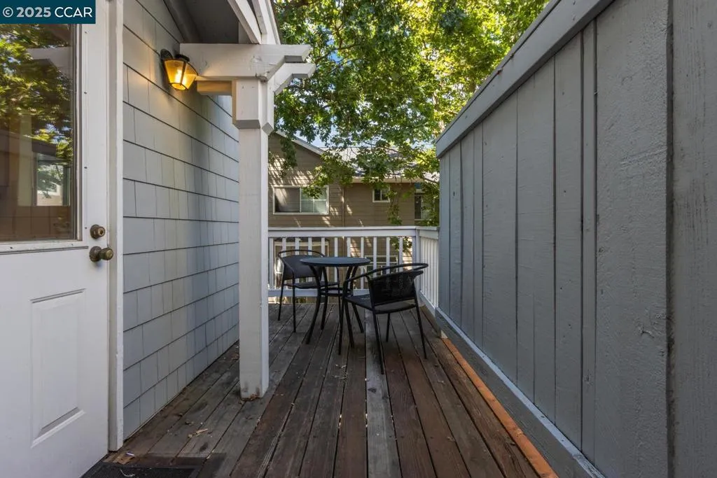 Martinez, California 94553, United States, 2 Bedrooms Bedrooms, ,3 BathroomsBathrooms,Residential,Active,162987