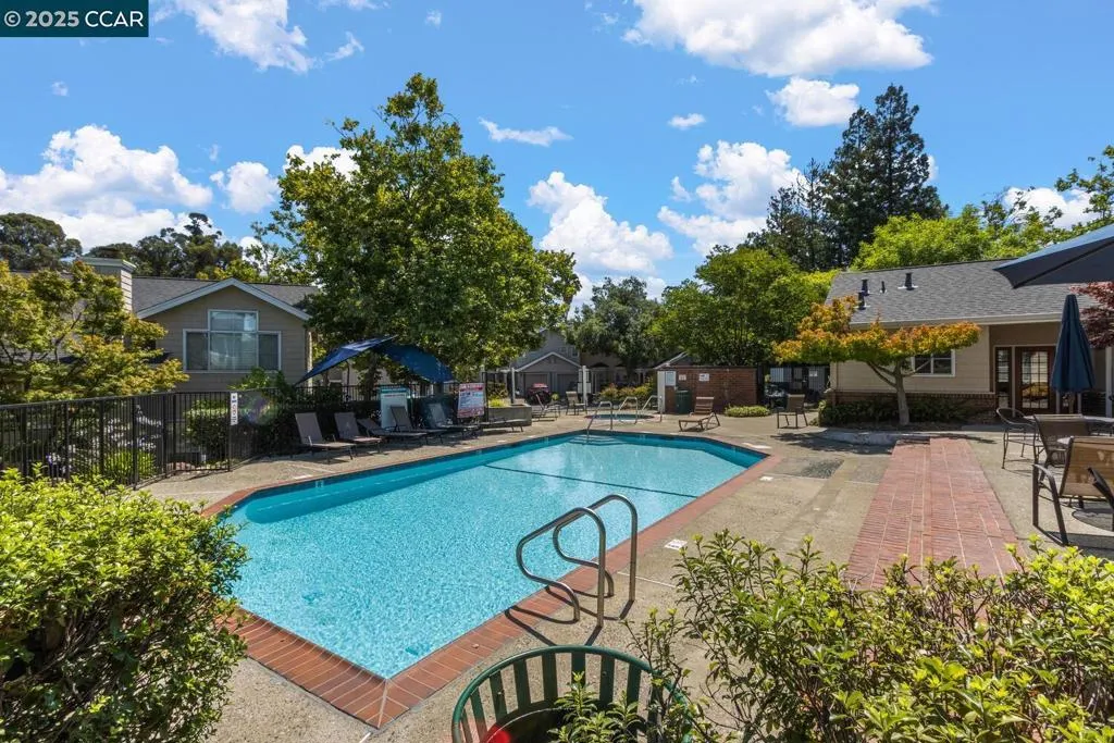 Martinez, California 94553, United States, 2 Bedrooms Bedrooms, ,3 BathroomsBathrooms,Residential,Active,162987