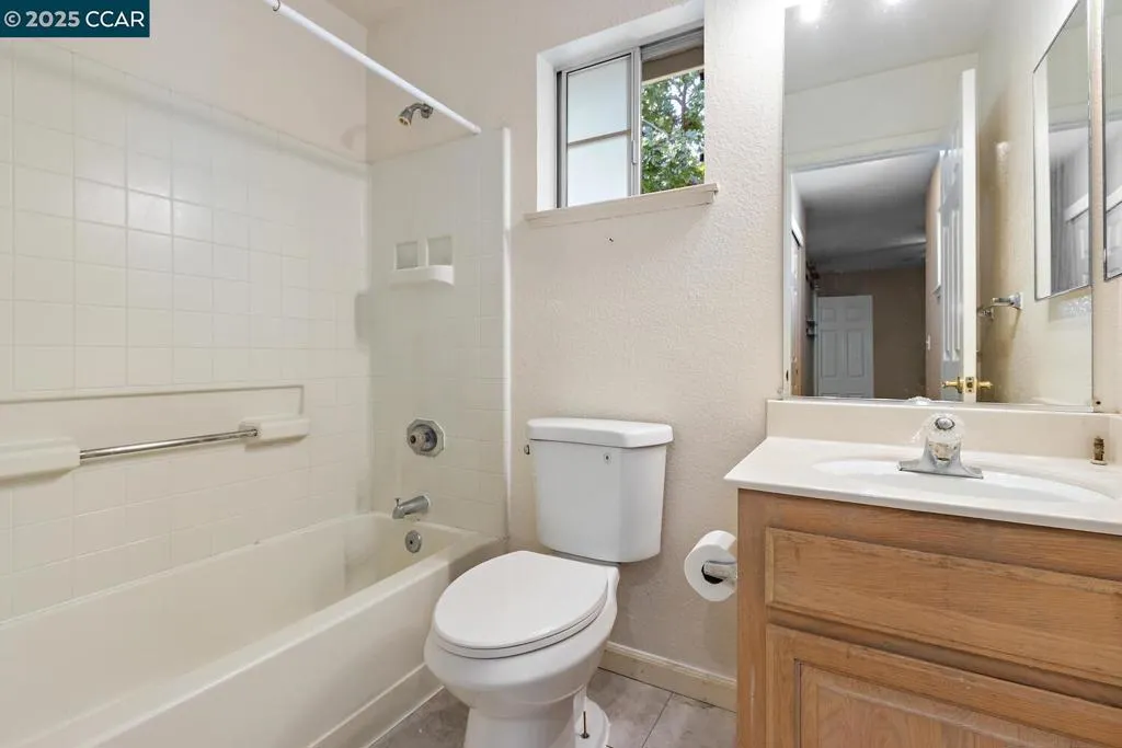 Martinez, California 94553, United States, 2 Bedrooms Bedrooms, ,3 BathroomsBathrooms,Residential,Active,162987