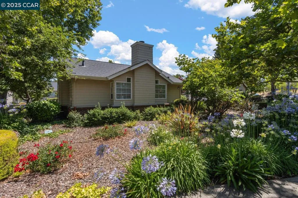 Martinez, California 94553, United States, 2 Bedrooms Bedrooms, ,3 BathroomsBathrooms,Residential,Active,162987