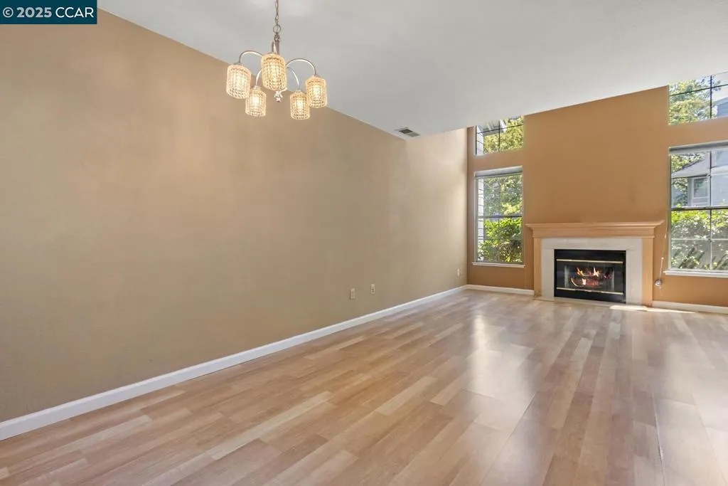 Martinez, California 94553, United States, 2 Bedrooms Bedrooms, ,3 BathroomsBathrooms,Residential,Active,162987