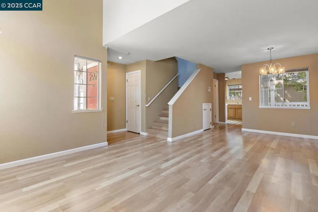 Martinez, California 94553, United States, 2 Bedrooms Bedrooms, ,3 BathroomsBathrooms,Residential,Active,162987