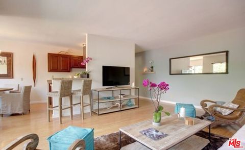 Photo of 852 17th Street #3, Santa Monica, CA 90403 (MLS # 26637625)