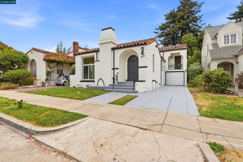 Photo of 5672 Carberry Avenue AVE, Oakland, CA 94609 (MLS # 41146708)