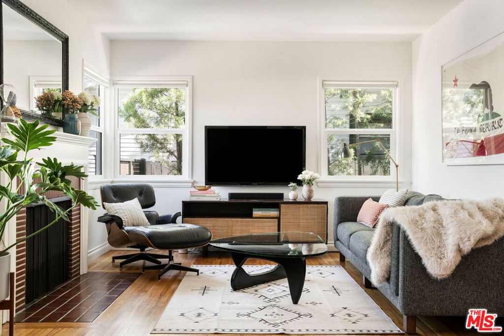 Photo of 3224 La Clede Avenue, Los Angeles, CA 90039 (MLS # 25589589)