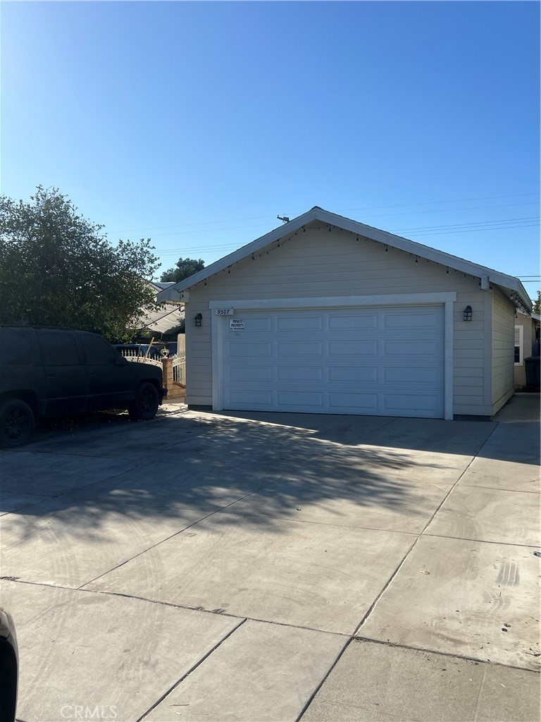 Charming South Gate gem with ADU potential! This well-maintained 3-bed, 2-bath home features a spacious layout, upgraded kitchen, and a 2-car garage with extended driveway. Nestled on a quiet street near schools and freeways, it’s perfect for families or investors seeking value and versatility.