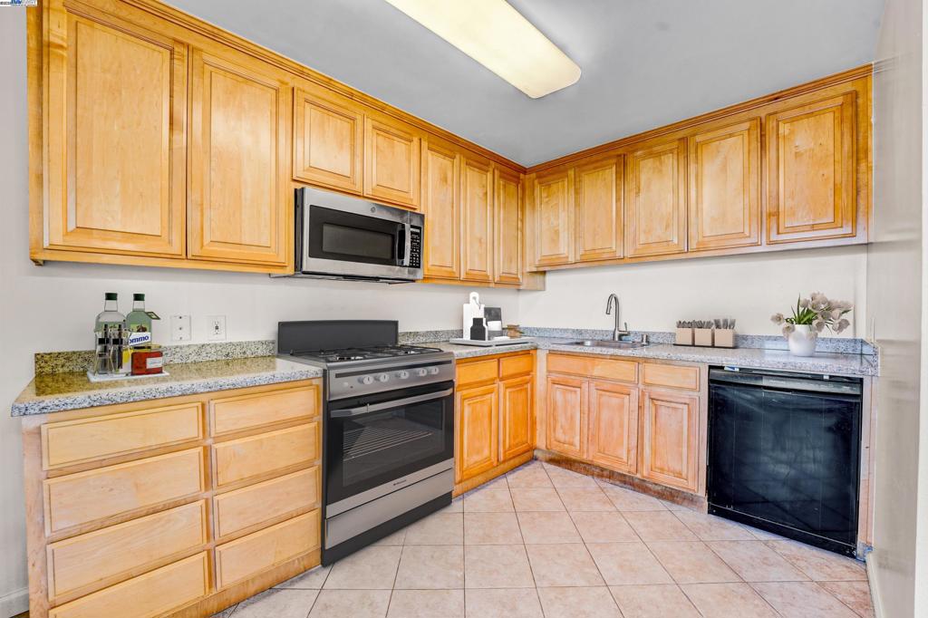WASHINGTON MANOR - Residential
