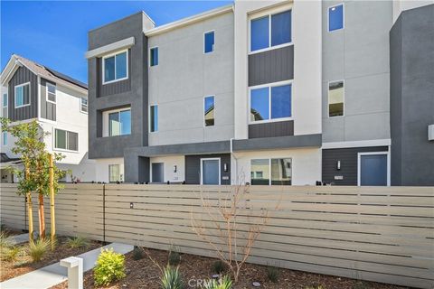 Photo of 27331 Bear Creek Lane, Valencia, CA 91381 (MLS # IV26071598)