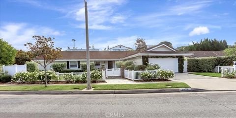 Photo of 2924 Catalpa St, Newport Beach, CA 92660 (MLS # NP25245725) Photo of 2924 Catalpa St, Newport Beach, CA 92660 (MLS # NP25245725)