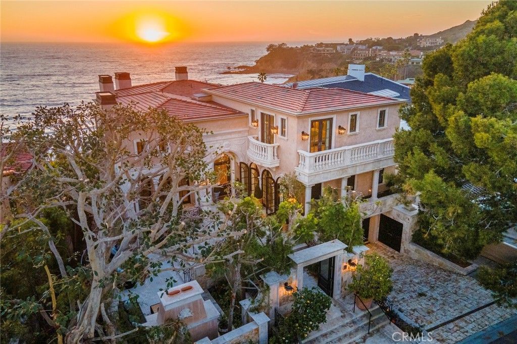Photo of 145 EMERALD BAY, Laguna Beach, CA 92651 (MLS # LG25229391)