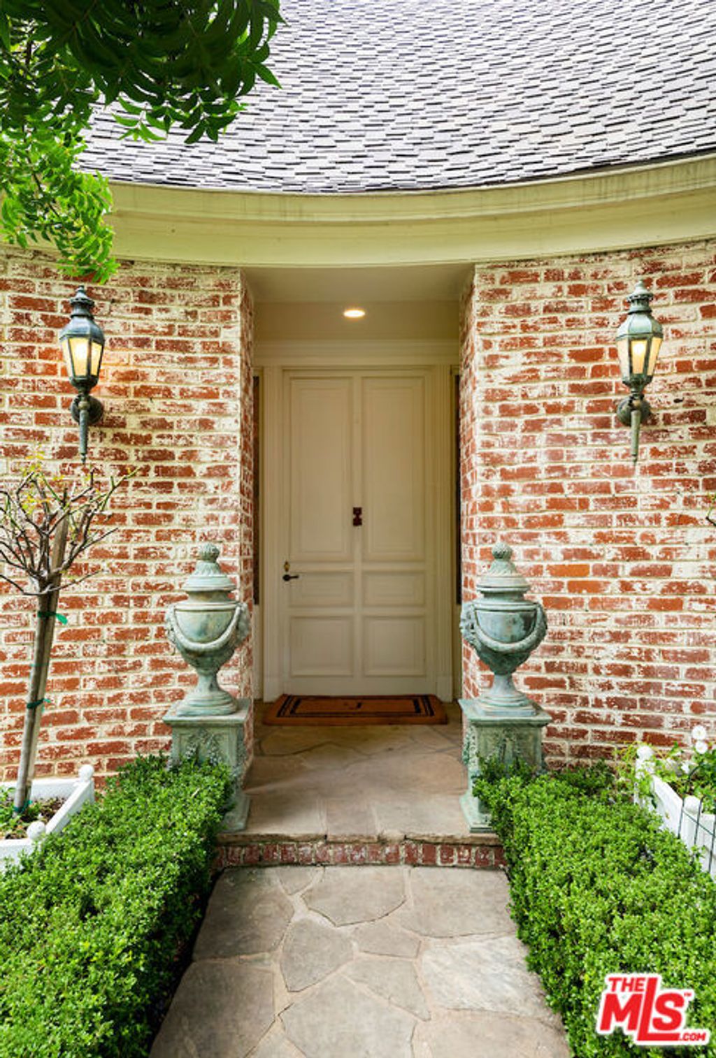 Photo of 601 Woodruff Avenue, Los Angeles, CA 90024 (MLS # 25575629)
