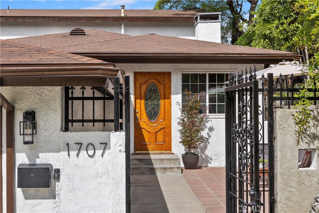 1707 Upperton