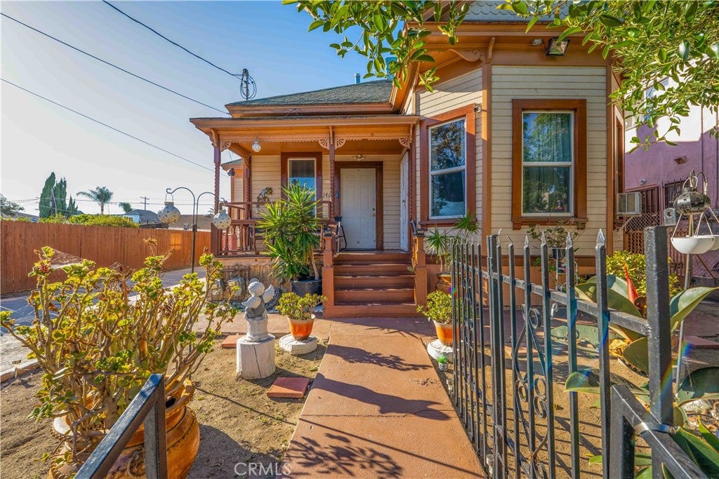 1460 W 23rd Street