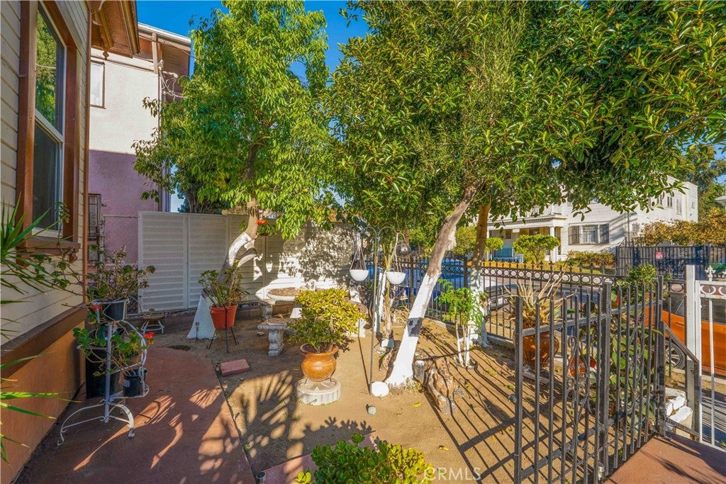1460 W 23rd Street