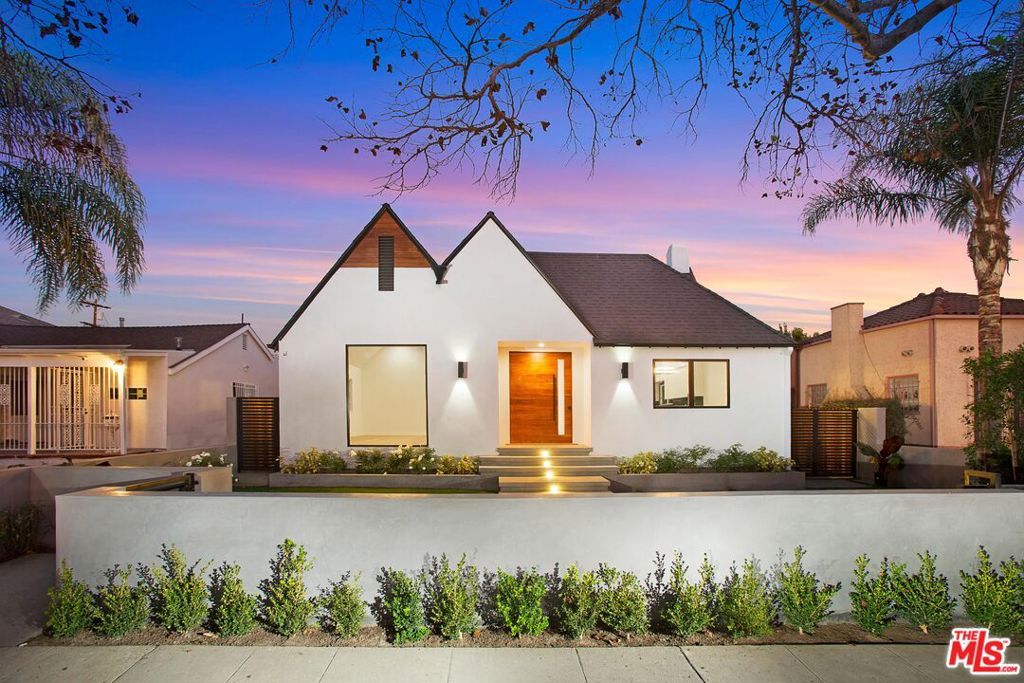 Photo of 334 S Sycamore Avenue, Los Angeles, CA 90036 (MLS # 25610391)