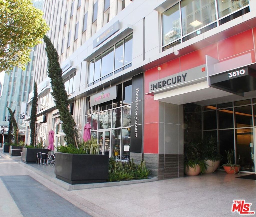 Photo of 3810 Wilshire Boulevard #1001, Los Angeles, CA 90010 (MLS # 26831255)
