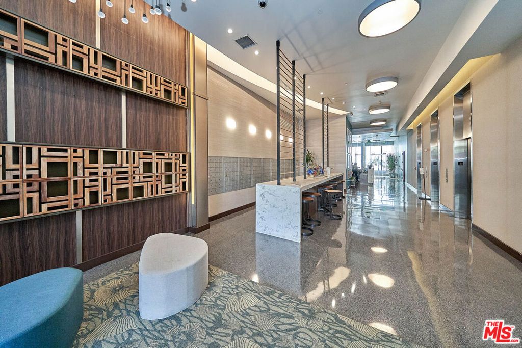 Photo of 3810 Wilshire Boulevard #1001, Los Angeles, CA 90010 (MLS # 26831255)