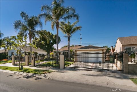 Photo of 6313 Bluebell Avenue, North Hollywood, CA 91606 (MLS # SR26125922)