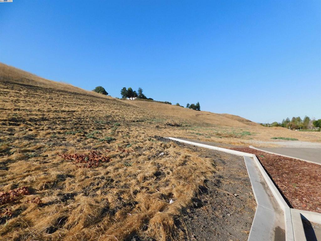 This beautiful 0.93-acre commercial property is located in an aesthetically attractive and harmonious urban setting. It is zoned under the Neighborhood Business Commercial (CNB) District, allowing for various permitted and conditional uses. The property is suitable for a range of land uses, including but not limited to: restaurants, general retail, pharmacies, supermarkets, banks, catering services, medical services, and child care facilities.