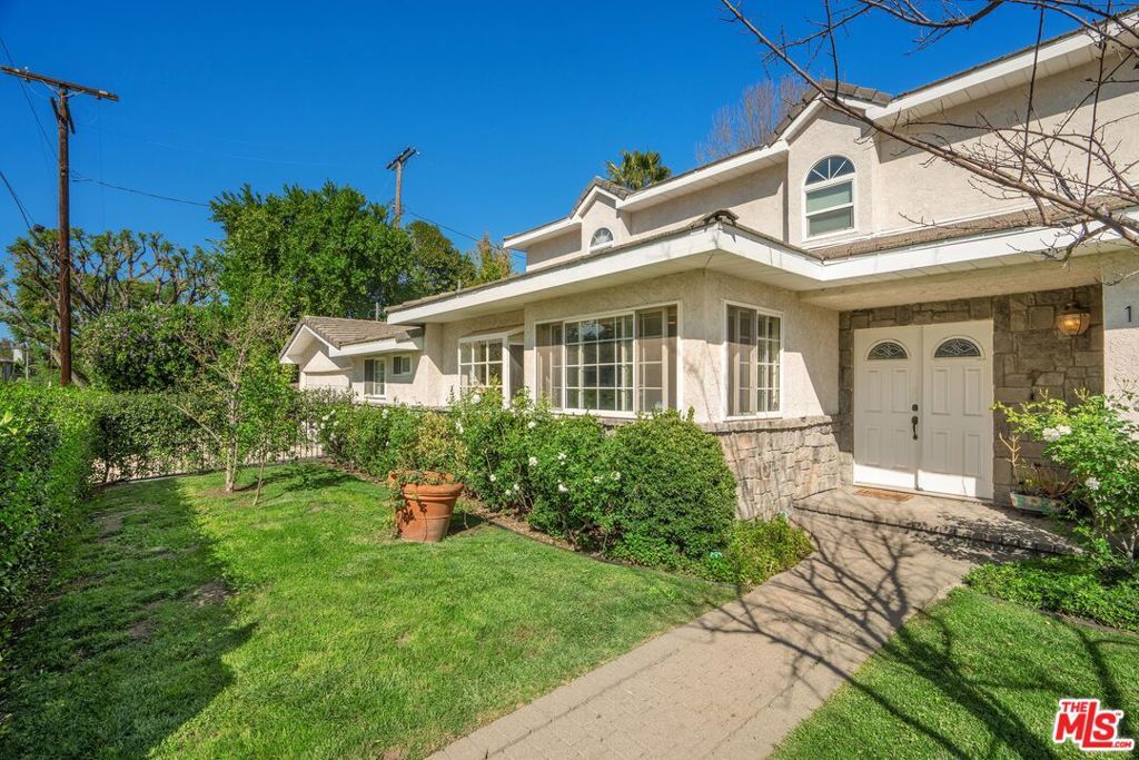 Photo of 16155 Otsego Street, Encino, CA 91436 (MLS # 26665593)