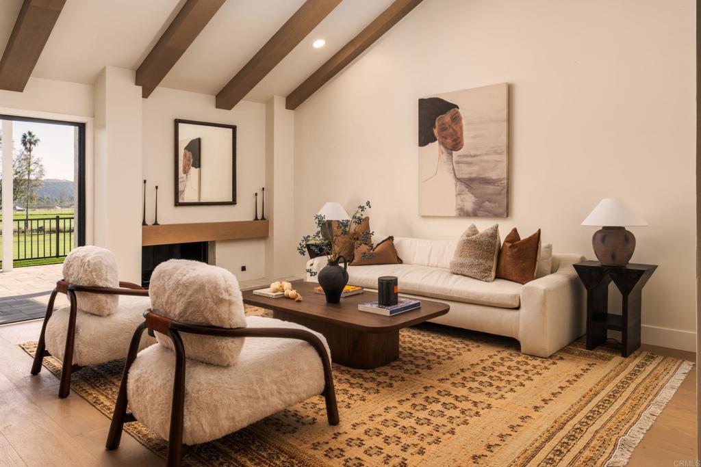 3817 Avenida Feliz