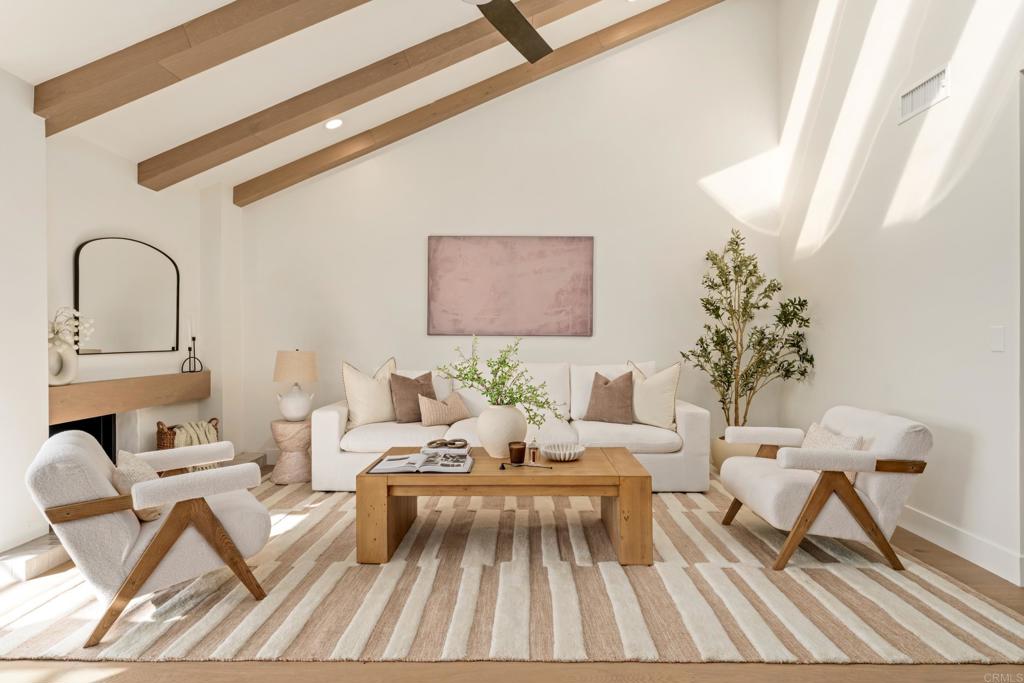3817 Avenida Feliz
