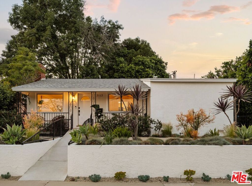 Photo of 7117 W 91st Street, Los Angeles, CA 90045 (MLS # 26670943)