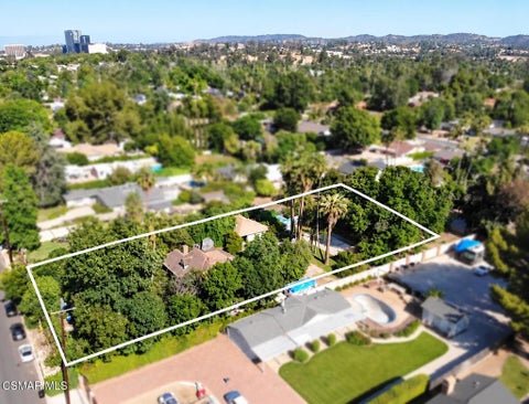 Photo of 22722 Erwin Street, Woodland Hills, CA 91367 (MLS # 226004553)