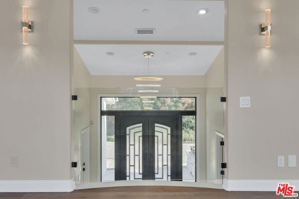 8041 Bulwer Drive