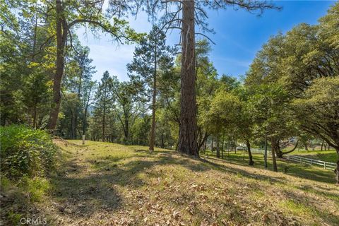 Photo of 1 Oak Lane, Oakhurst, CA 93644 (MLS # FR26073343)