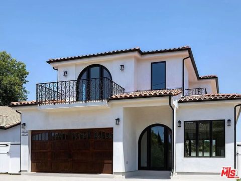 Photo of 20329 Stagg Street, Winnetka, CA 91306 (MLS # 25558895)