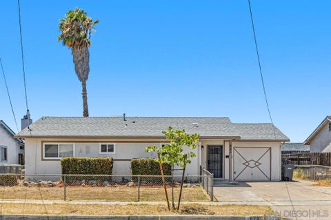 Photo of 623 Aster ST, Escondido, CA 92027 (MLS # 260018397SD)