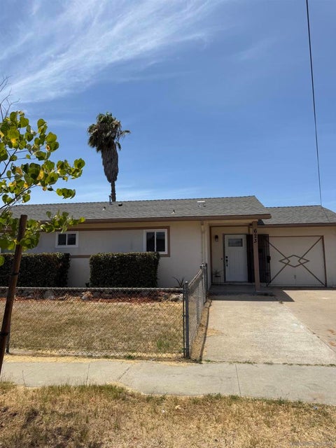 Photo of 623 Aster ST, Escondido, CA 92027 (MLS # 260018397SD)
