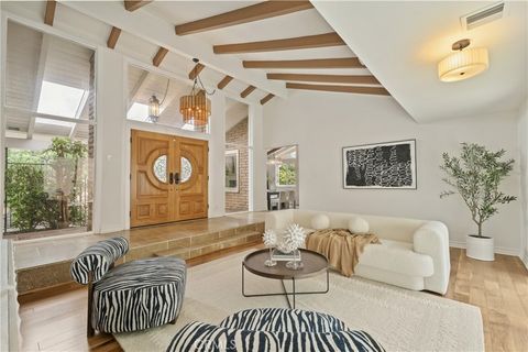 Photo of 3160 Sepulveda Blvd, Sherman Oaks, CA 91403 (MLS # AR26073106)